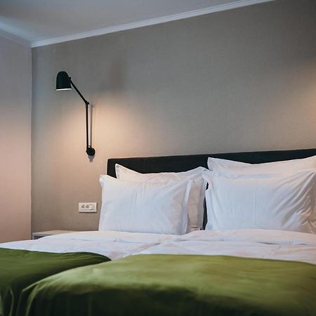 Nest Guesthouse دروبيتا تورنو سيفيرين المظهر الخارجي الصورة