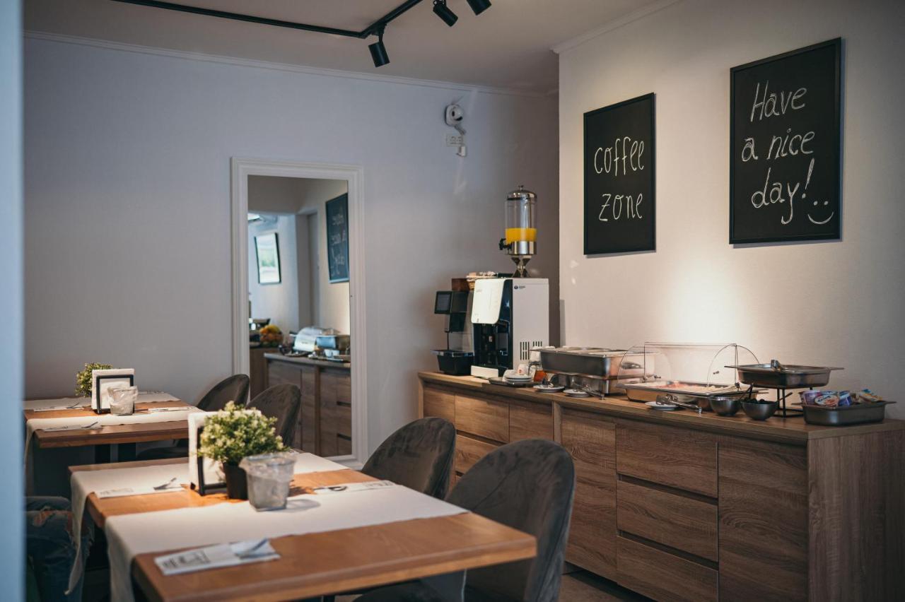 Nest Guesthouse دروبيتا تورنو سيفيرين المظهر الخارجي الصورة