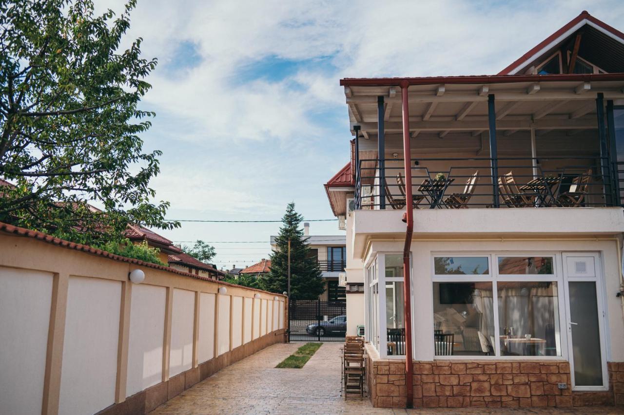 Nest Guesthouse دروبيتا تورنو سيفيرين المظهر الخارجي الصورة