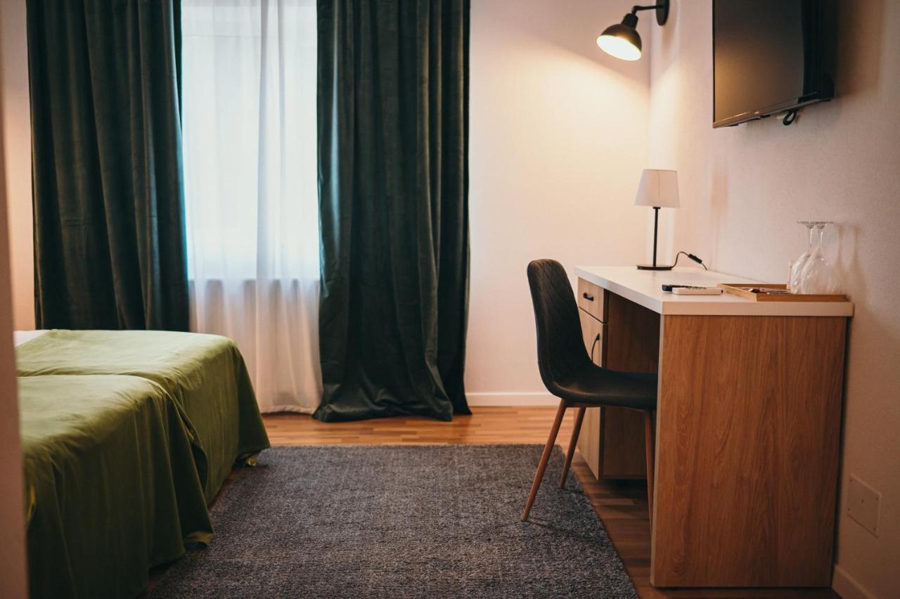 Nest Guesthouse دروبيتا تورنو سيفيرين المظهر الخارجي الصورة