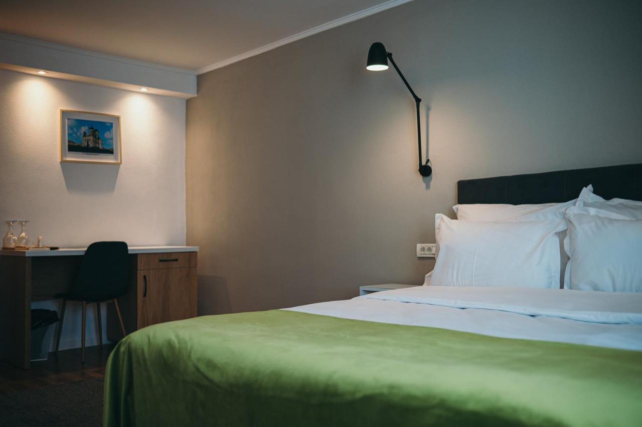 Nest Guesthouse دروبيتا تورنو سيفيرين المظهر الخارجي الصورة