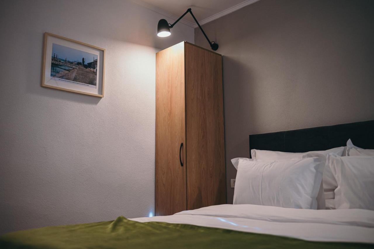 Nest Guesthouse دروبيتا تورنو سيفيرين المظهر الخارجي الصورة