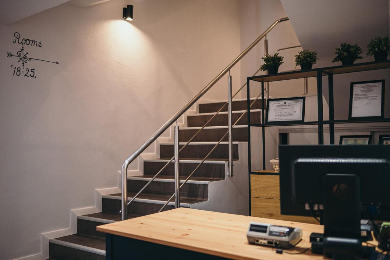 Nest Guesthouse دروبيتا تورنو سيفيرين المظهر الخارجي الصورة
